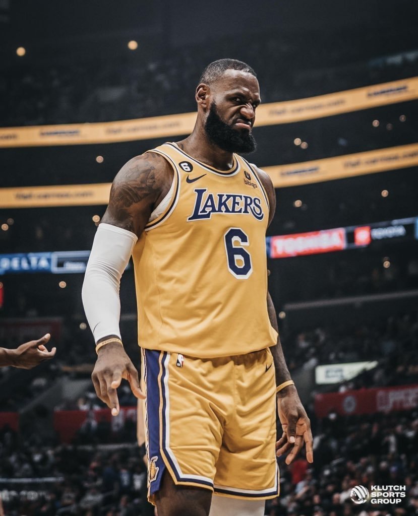 詹姆斯提前3小时入场nba官方国王距离38000分仅差11分