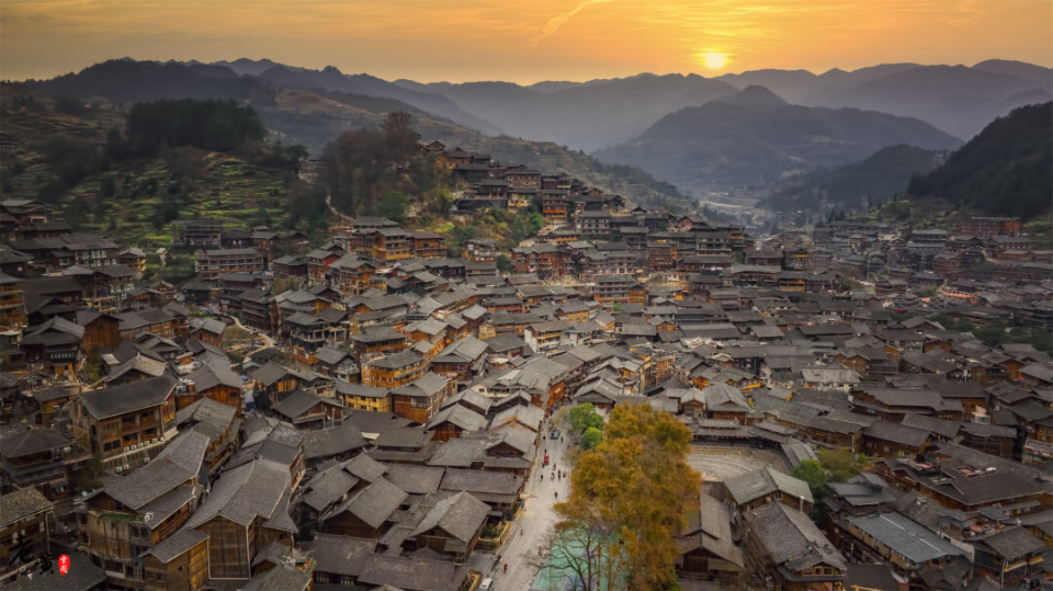 九张航拍图告诉你西江千户苗寨有多美附上详细游玩攻略