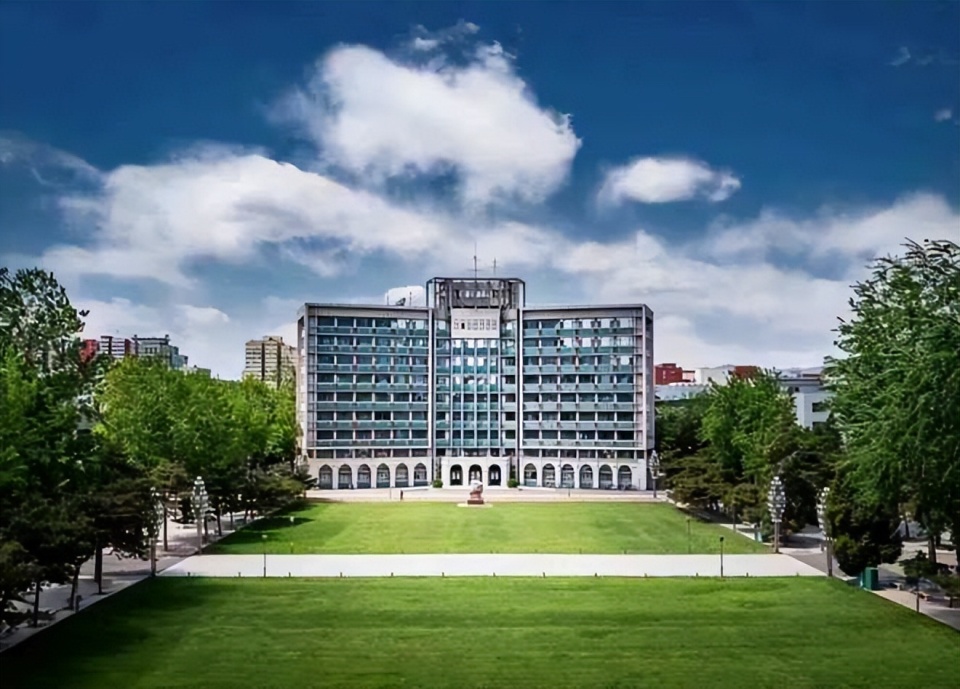 4,尽管环境科学与工程专业目前面临着一些挑战和困境,但我们不能否认