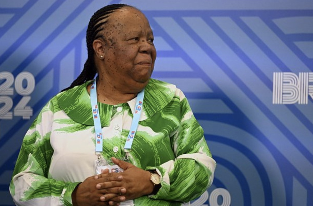 南非外长称没有俄罗斯参与的乌克兰谈判是"戏剧"