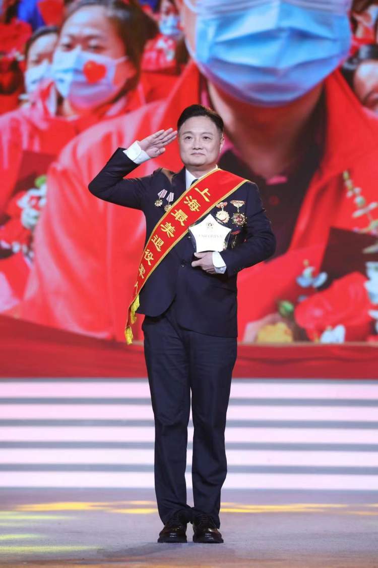 最美退役军人郑军华军队熔炉里收获的宝贵财富伴他走上行医路