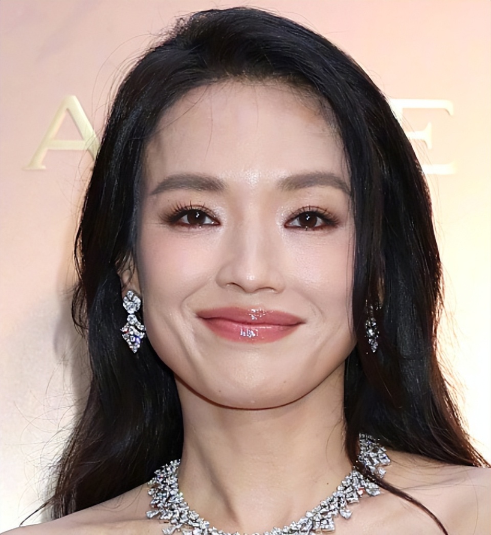 罗马这一夜,"肉乎乎"的刘亦菲,打了内娱多少"白瘦幼"女星的脸