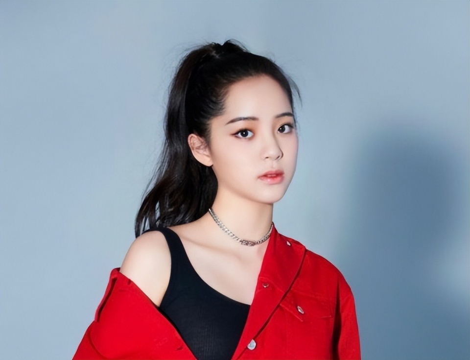 演技处处垮,绯闻满天飞,欧阳娜娜"不上进"也不影响事业?