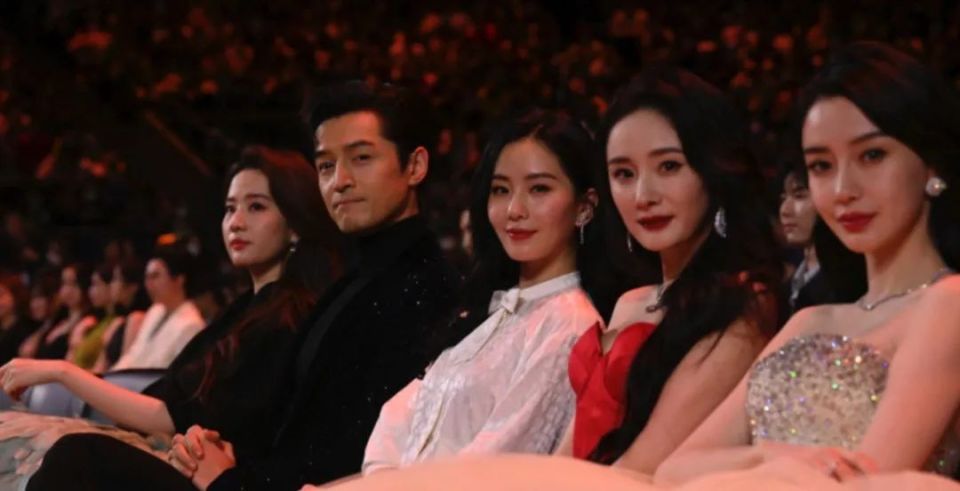 从刘诗诗,唐嫣到杨颖,37岁杨幂在内娱的"姐妹情史"真精彩_腾讯新闻