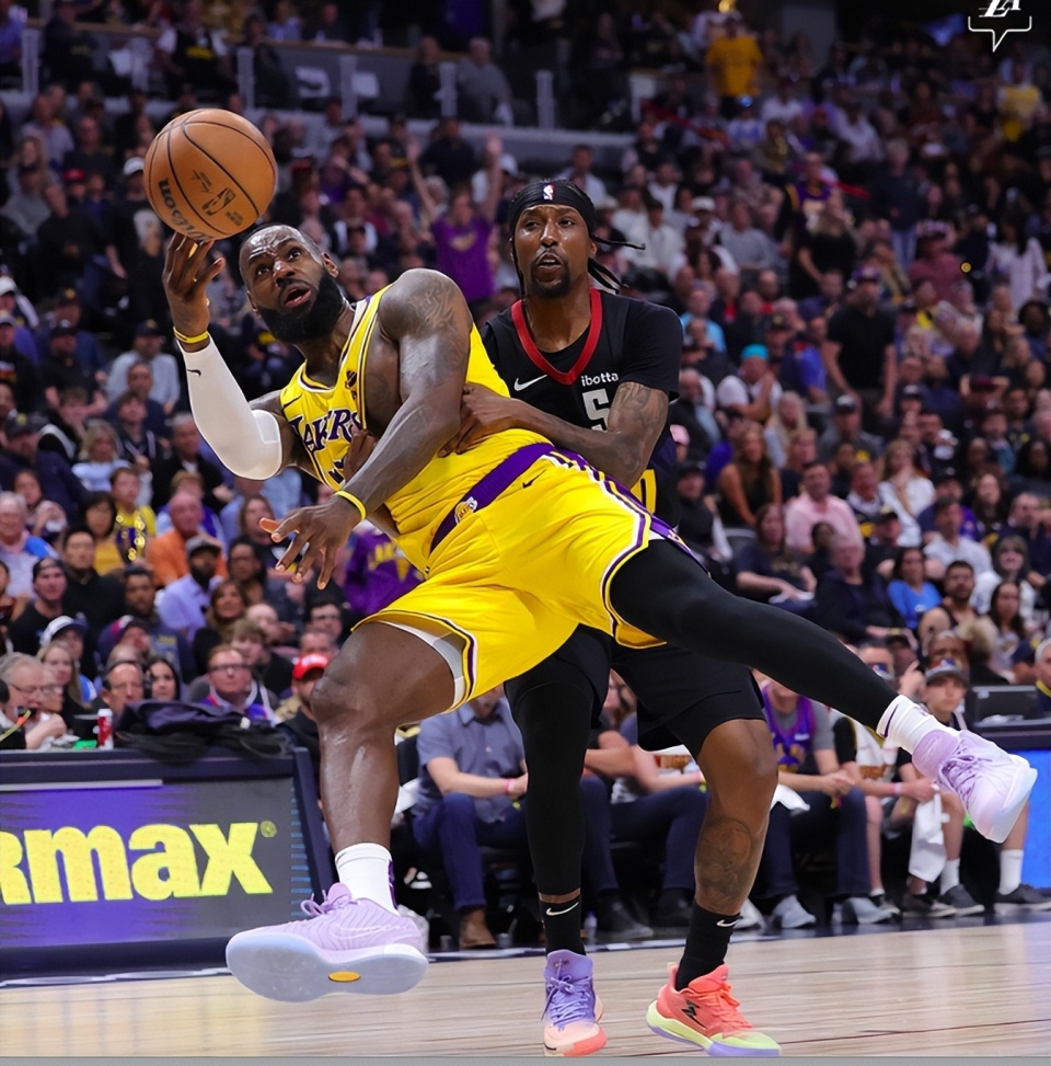 惨遭20分逆转!詹姆斯26 8 12 背着波普超难2 1 单臂血帽太狠