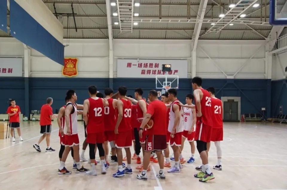 球迷热议中国男篮被迫取消与突尼斯热身赛 大量吐槽“欧洲旅游”
