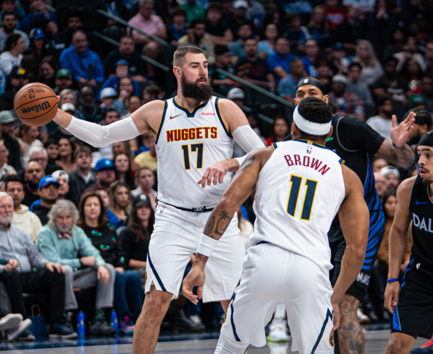 四位首發倒下，陣容快湊不齊！NBA最無助豪門，這也是拋棄威少的代價 - 