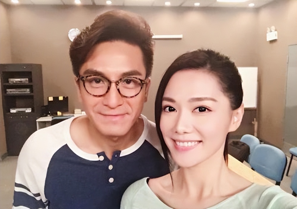 马国明汤洛雯宣布订婚黄心颖现任鼓手男友被追访两人已经同居