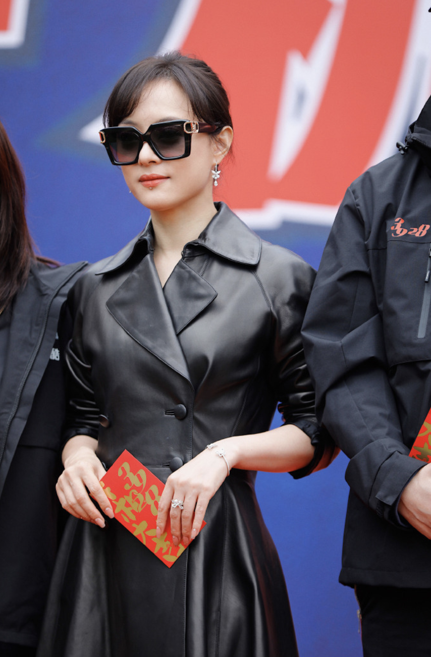 41岁孙俪和44岁胡杏儿同框:一个又美又飒,一个有好几根白发了_腾讯