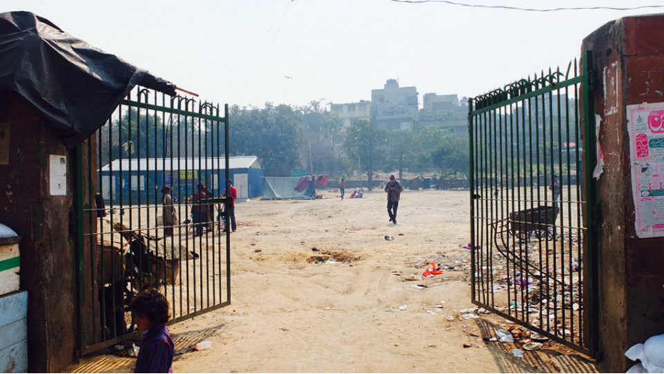 乞讨,偷窃,黑工……这些在印度街头流浪的儿童