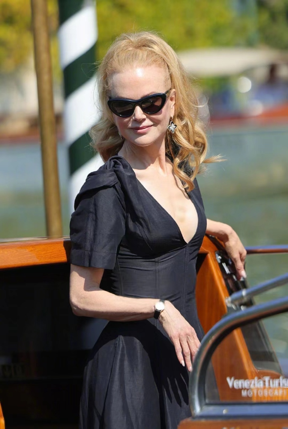 脸僵的妮可基德曼获威尼斯影后，表演大尺度，母亲突然去世无法现身领奖-腾讯新闻