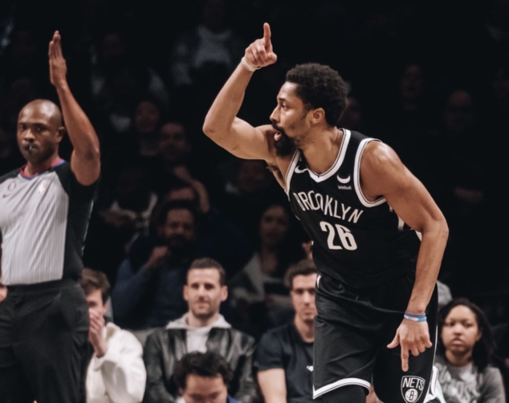 篮网大胜黄蜂布里奇斯单节19分轰338丁威迪24分准三双