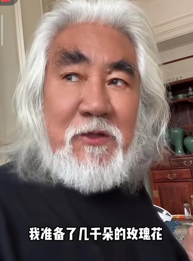 张纪中庆73岁生日,杜星霖挺孕肚为老公戴生日帽,三个儿女齐出镜