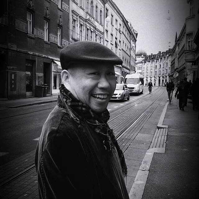 生活在上海,旧金山阿海是中国当代重要的水墨艺术家之一,他的作品在