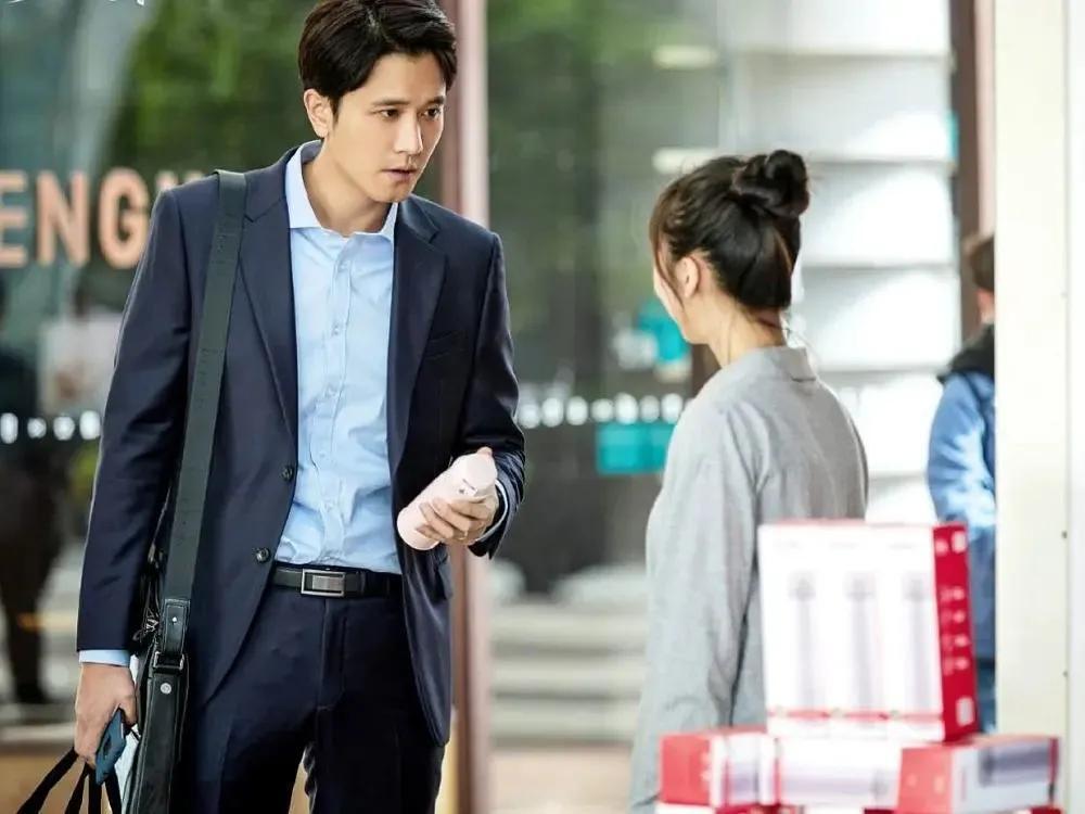 彭冠英:模特出道,被吐槽油腻,与朱一龙是好哥们,38岁还能爆吗?