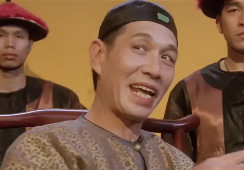 还有周星驰主演的电影《九品芝麻官之白面包青天》里的清末大太监李连