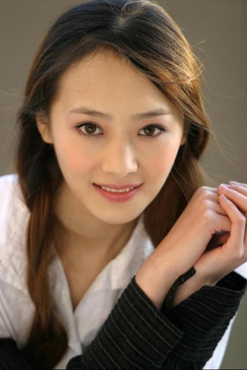 2023年,曲栅栅在《狂飙》中饰演程程,获得了较高的人气,大家也开始