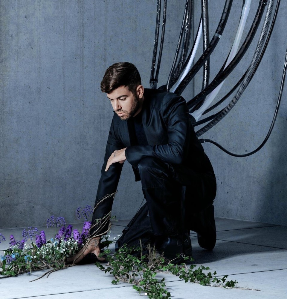 边恋爱,边跟马斯克打官司