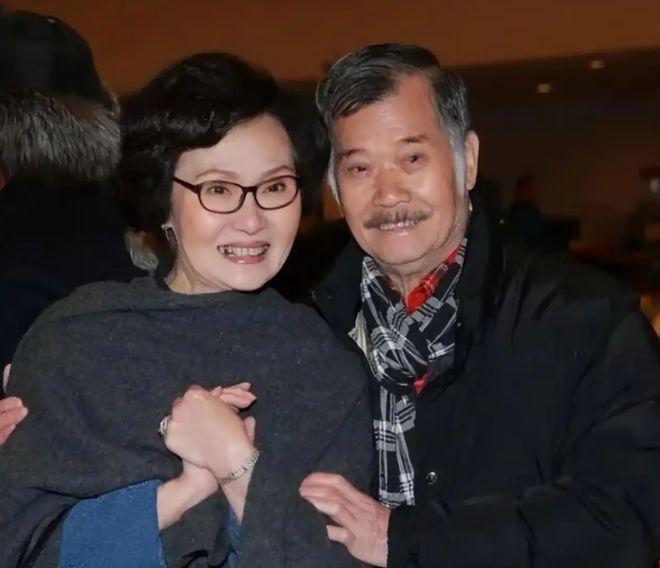 悲痛！77岁女星雪妮去世，老公上个月才坠楼，夫妻同一天举办葬礼_腾讯新闻