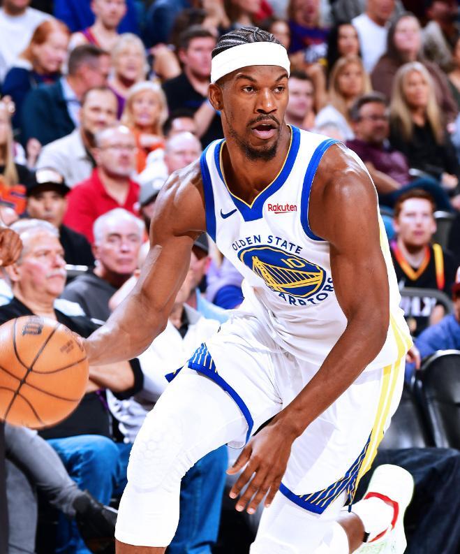 庫里打鐵18中6一戰比肩喬丹科比，巴特勒14+9+9，勇士輕取獨行俠 - 