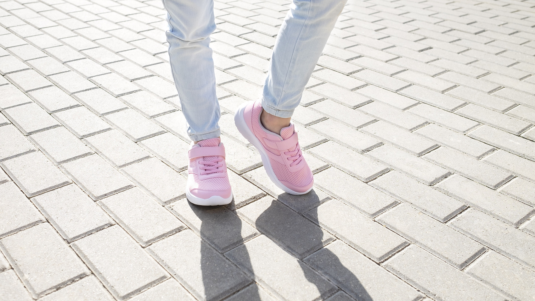 別光顧着補鈣了！翻翻鞋底，這才是決定孩子身高的“隱藏密碼” - 