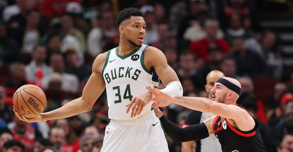 字母哥:我当然可以传球 我可是雄鹿队史助攻王