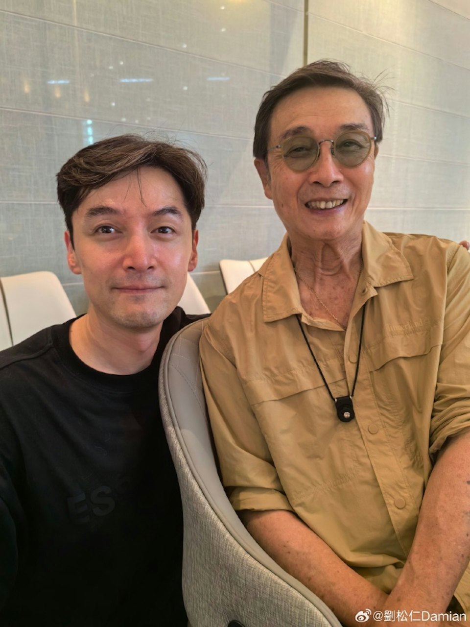 胡歌携老婆与前辈刘松仁聚餐，太太正面照首曝光_腾讯新闻