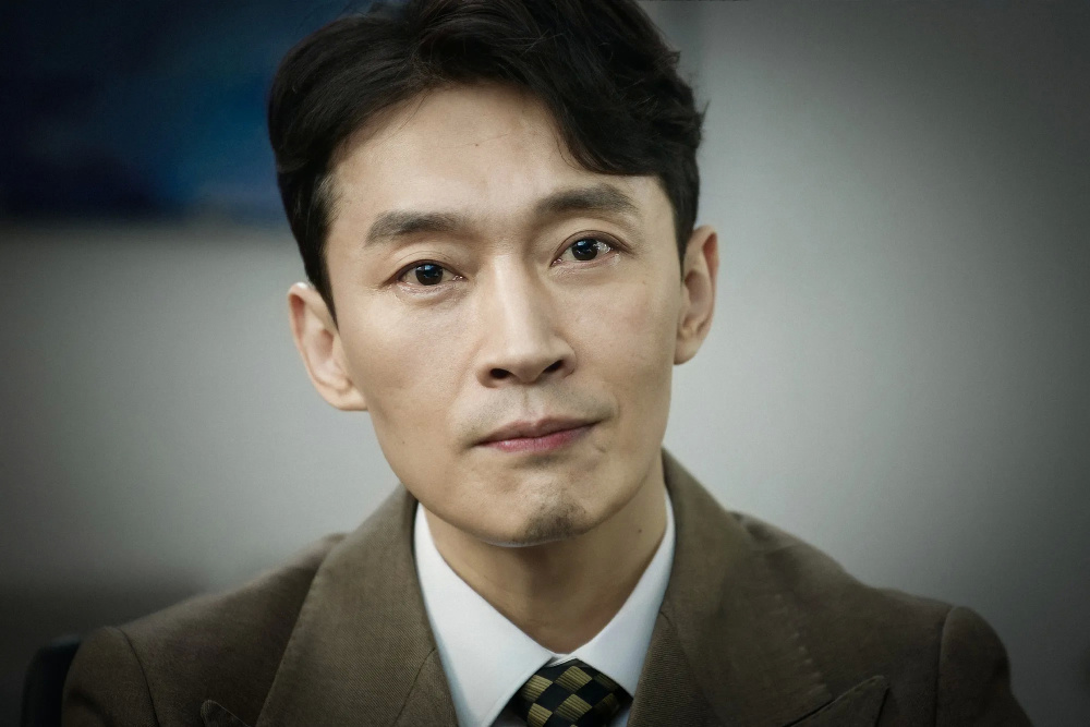 曹磊:5岁被父亲抛弃,与妻子相守20年,46岁有颜值有演技却不火-腾讯