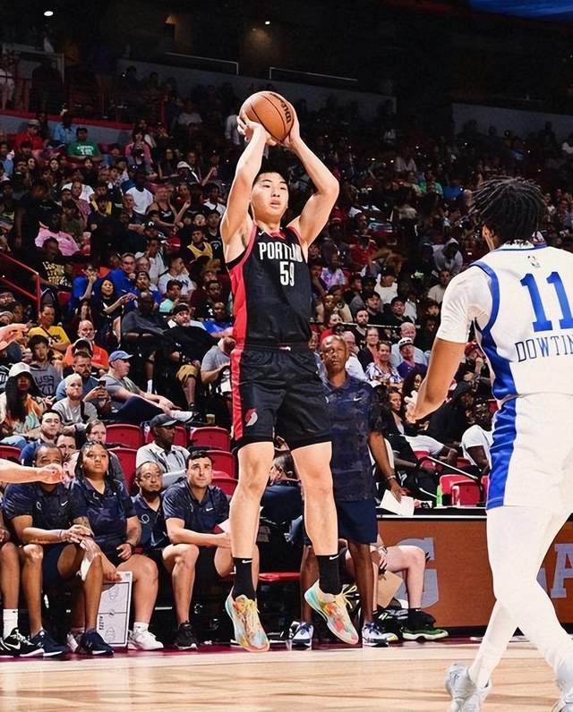 體測投籃扒底褲！徐傑26中21封神 新疆新星沒成績恐缺席 - 