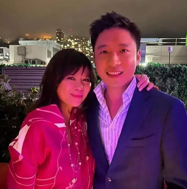 霍启山觉醒:与荣家大小姐比肩显江湖地位,跟章子怡吻照成黑历史_腾讯