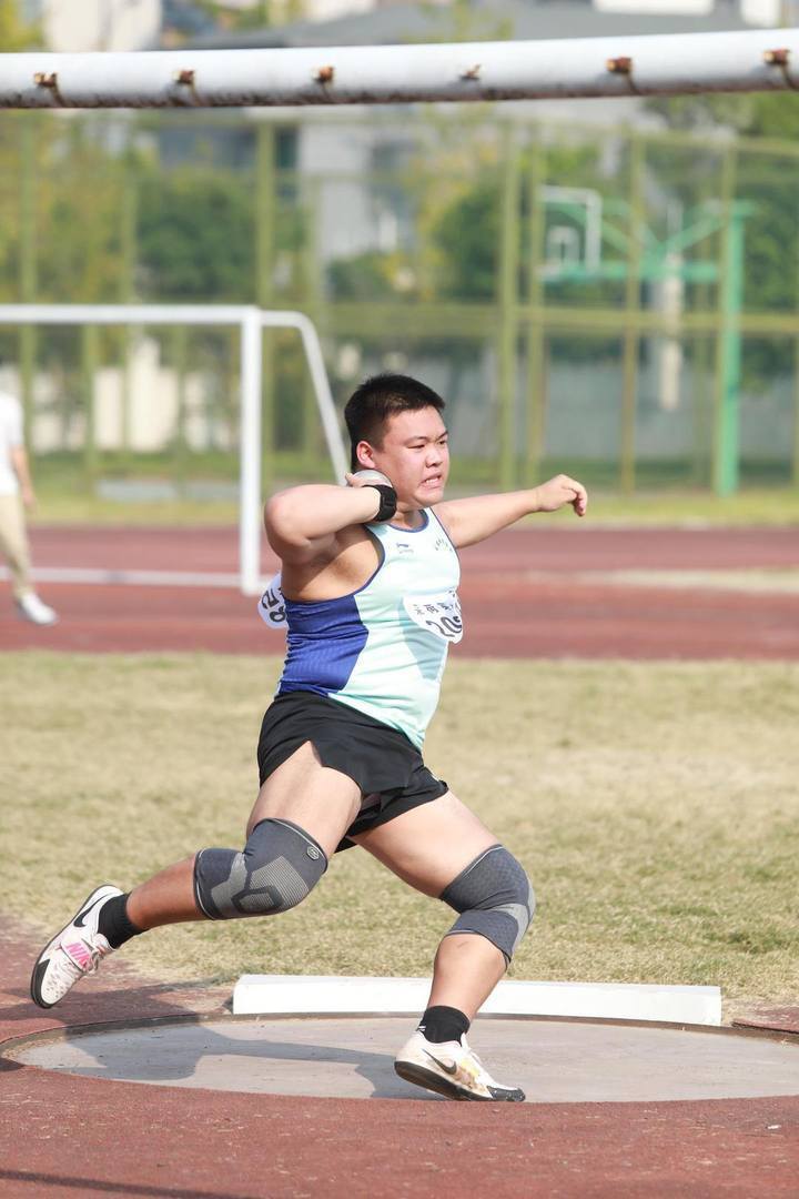 学校供图说起自己的训练心得,刘傲说,有对投掷的喜欢,而更多的是认真