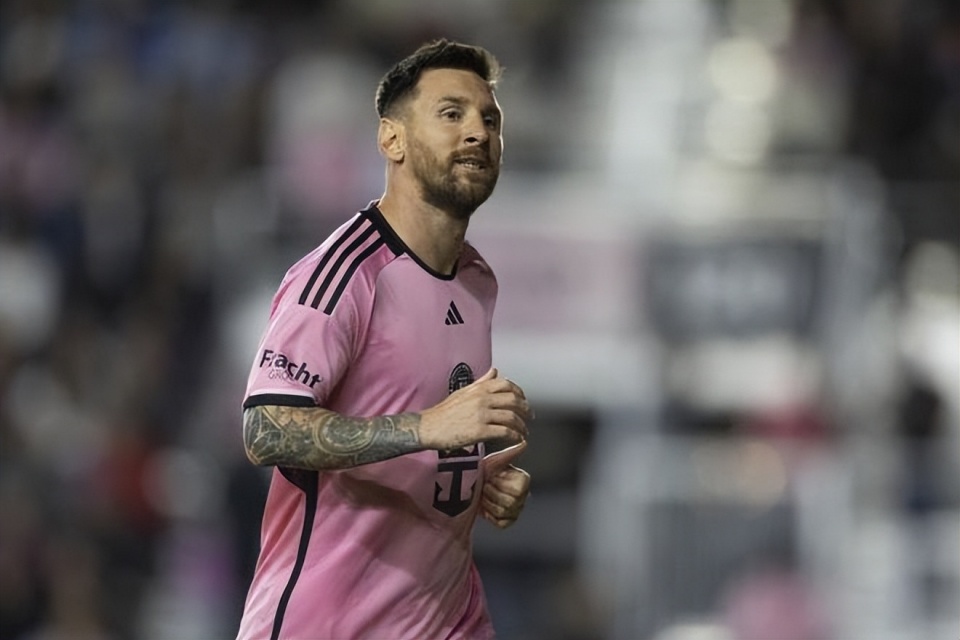 世界最佳前锋出炉!姆巴佩力压凯恩排第一,c罗15梅西第7惹争议