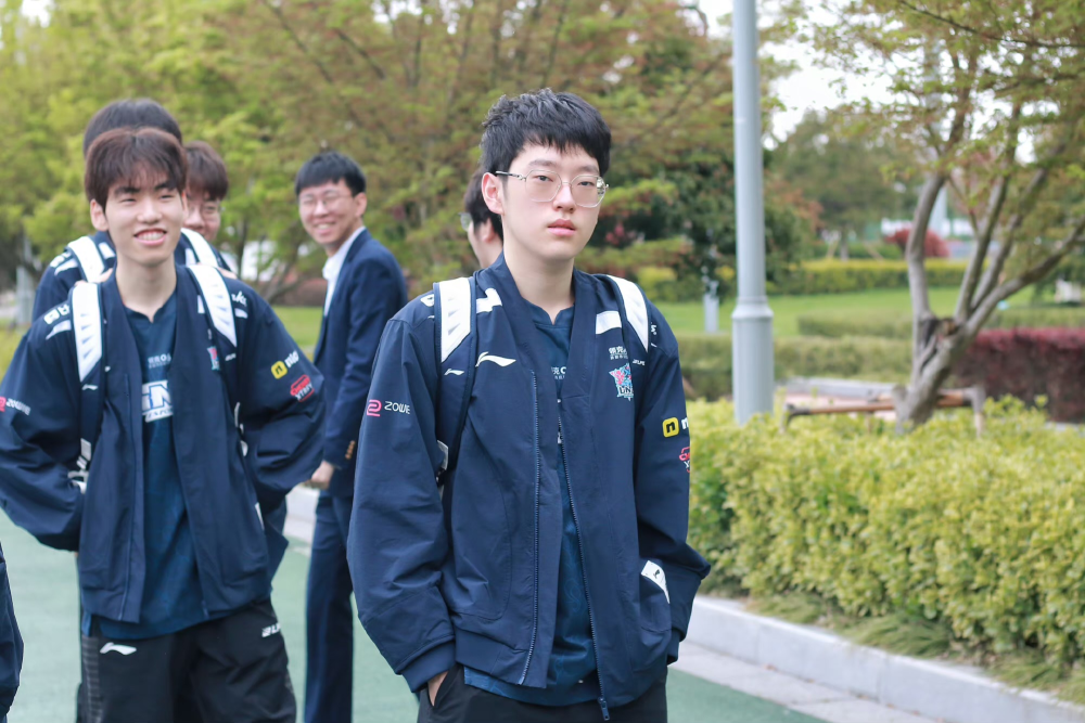 lol:omg淘汰lng战队身披复活甲,四强三个全华班,小奶油完成清算