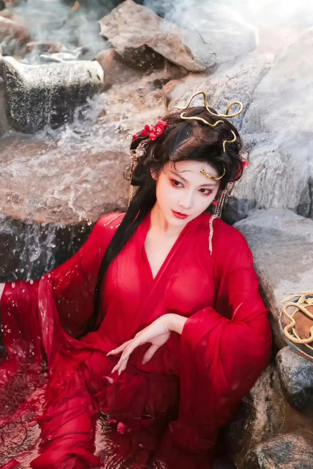 近年来,王伊瑶更是在古装剧领域大放异彩,无论是《卿卿日常》中的小妾