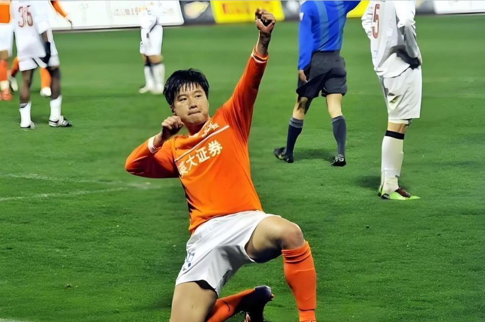 讓人淚目！李金羽賽後口誤稱“魯能”，使山東老球迷集體瞬間破防|銳評 - 
