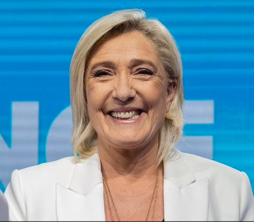 马克龙败走麦城解散议会,民众喝酒庆祝,勒庞称极右翼已准备好掌权!