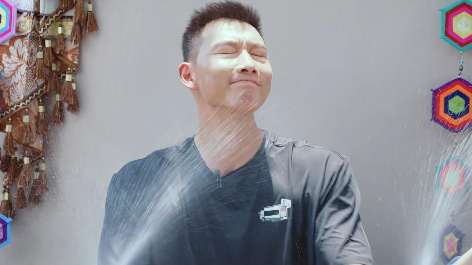 5哈到底有多抽象?把接歌玩成洗澡,易建联:来都来了,只能加入