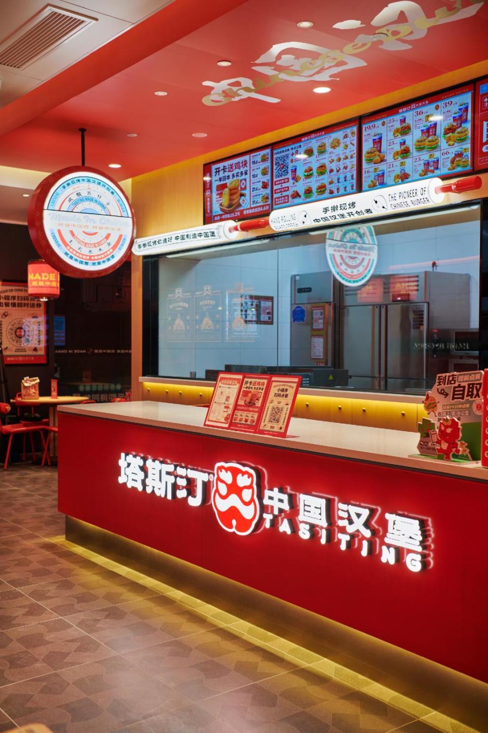 在汉堡领域,塔斯汀是乘着国潮东风快速崛起的代表品牌