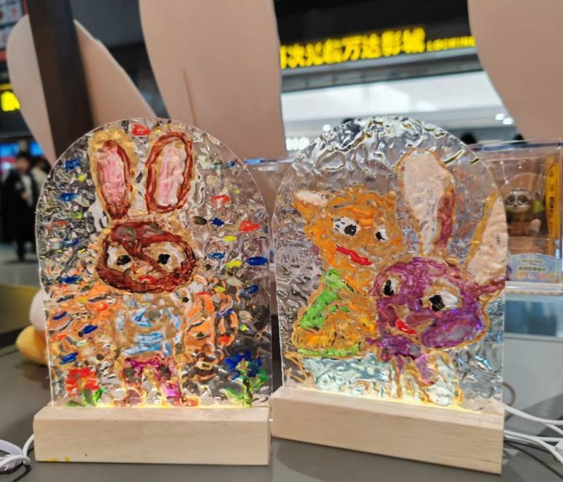 “瘋狂”電影城：從“毛孩子”聚會到“胡蘿蔔”熱銷 - 