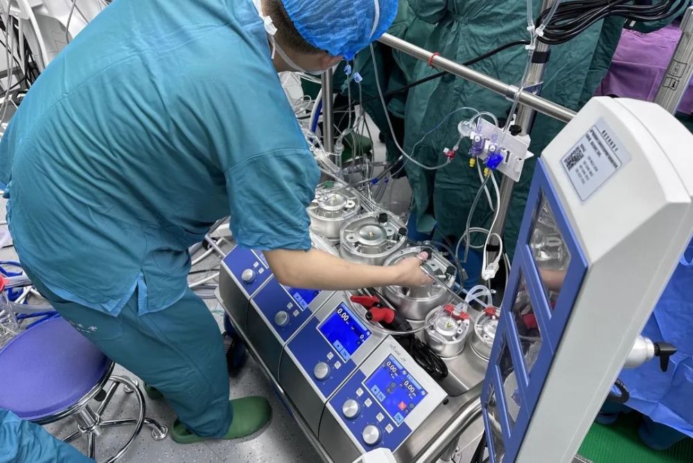 让心脏停跳29分钟重庆西区医院心脏血管外科成功开展首例体外循环手术