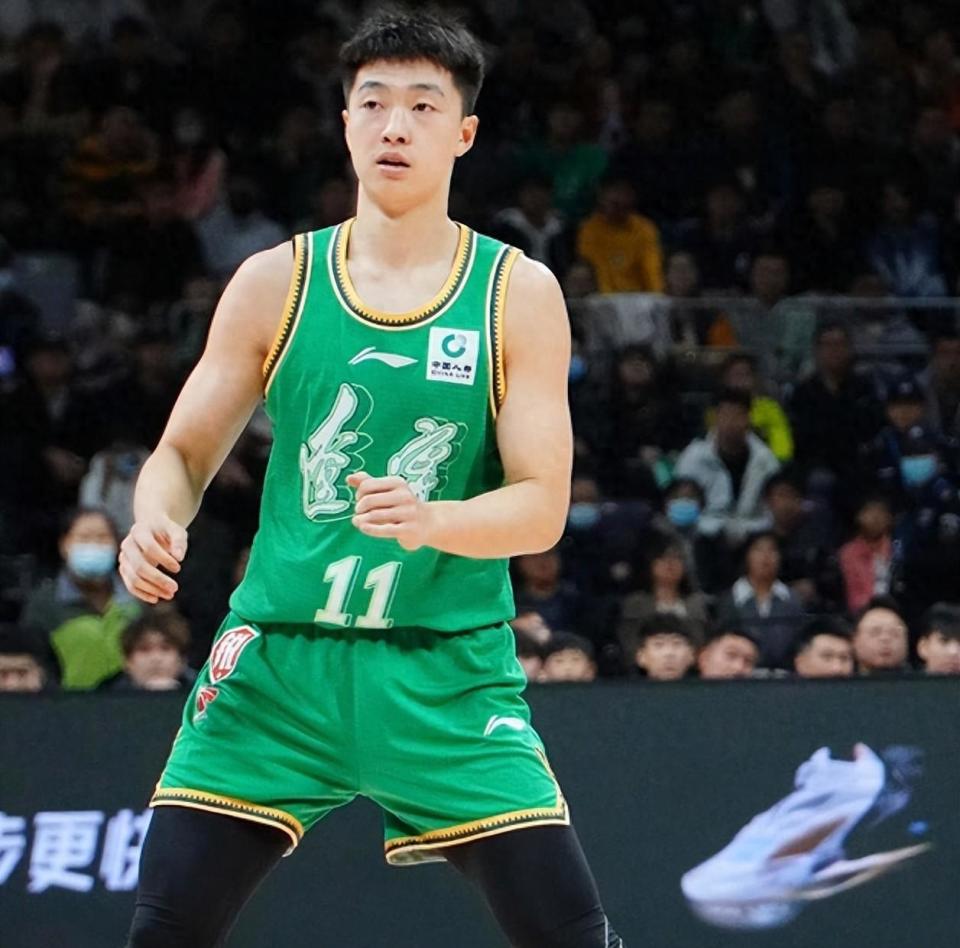 张峻豪亚冠彻底把身价打没了!没投篮 无威胁传球,毫无进步!