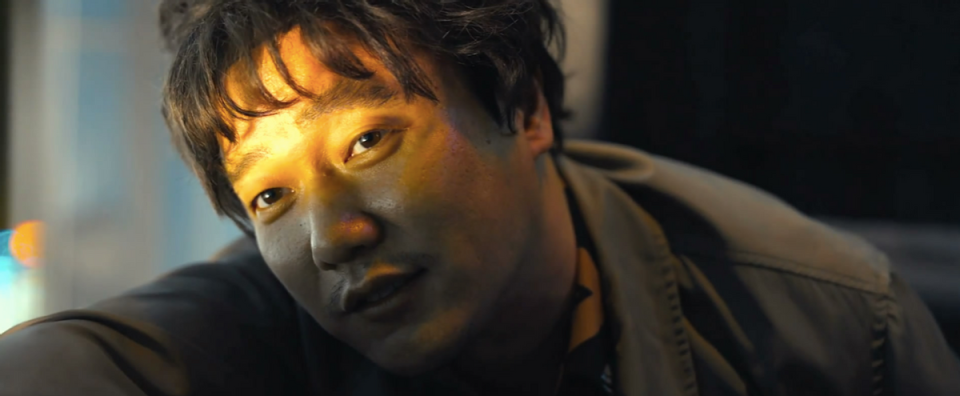 比《唐探》接地气,比《误杀》层次深,肖央在《扫黑》里演技封神