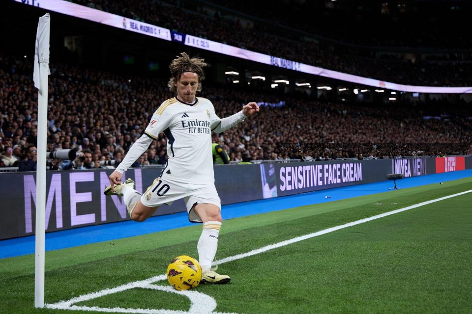 莫德里奇续约皇马名记姆巴佩来皇马穿9号球衣不是10号球衣