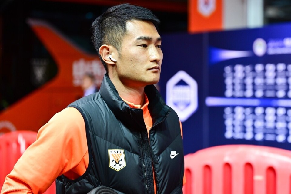 深圳新鹏城本轮原本有希望2比1获胜,结果以于睿为首的后防球员不给力