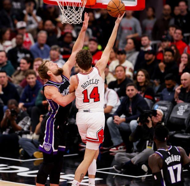 二年级秀欺负威少！拉文战旧主30分吉迪20+8+12，公牛逆转国王