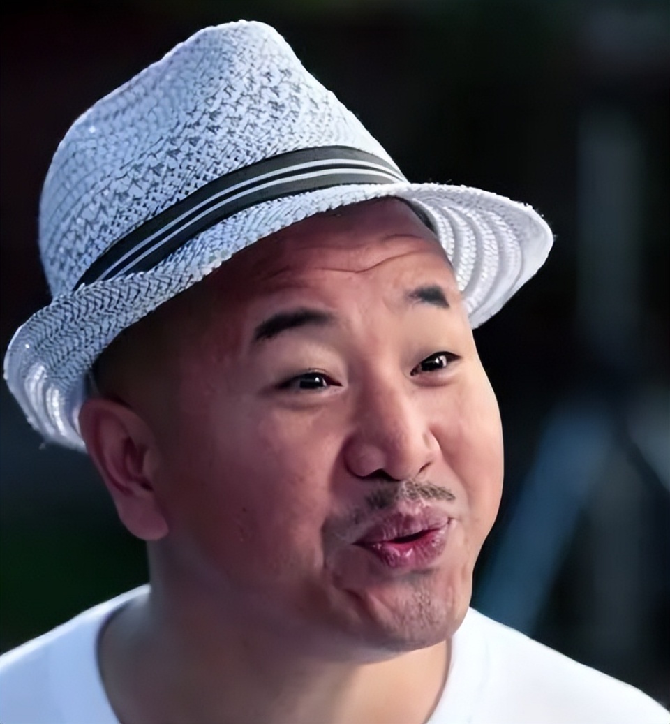 王小利回应被儿子断绝关系,是不实言论,儿子已为直播道歉并退网