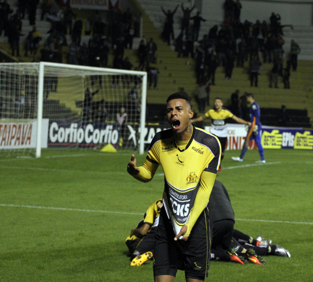 韩媒:巴西前锋古斯塔沃加盟上海海港,年薪120万美元_腾讯新闻