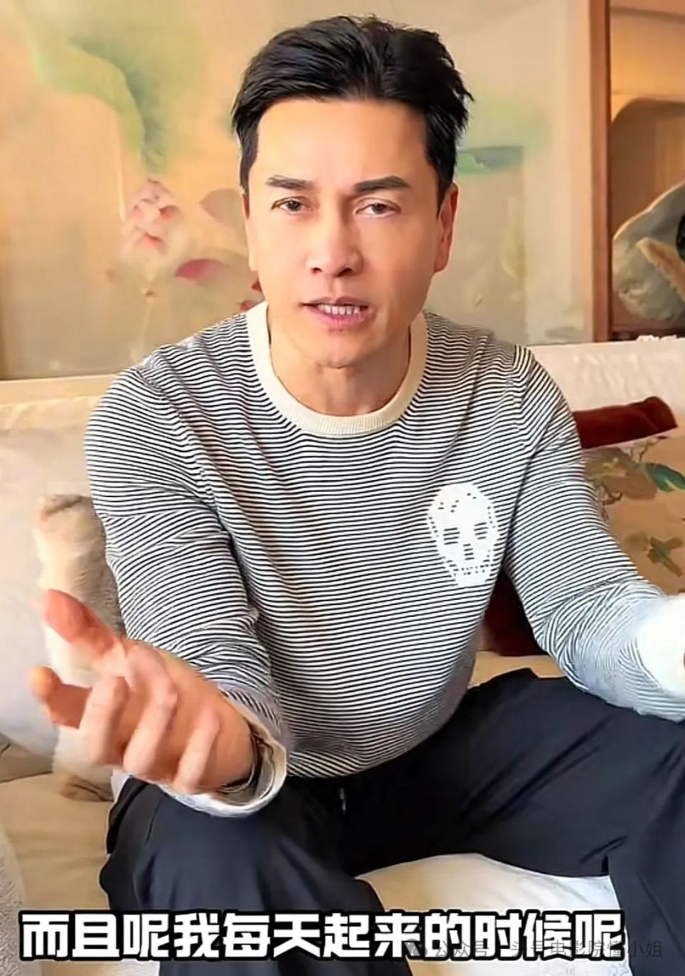 70岁吕良伟看上去像40岁,被质疑戴假发!他说出真相,果然不简单