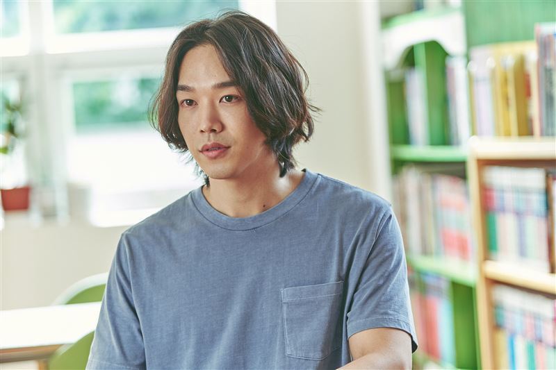 韩剧女王孔孝真与小10岁老公甜蜜出游,结婚半年首度曝光"合影"