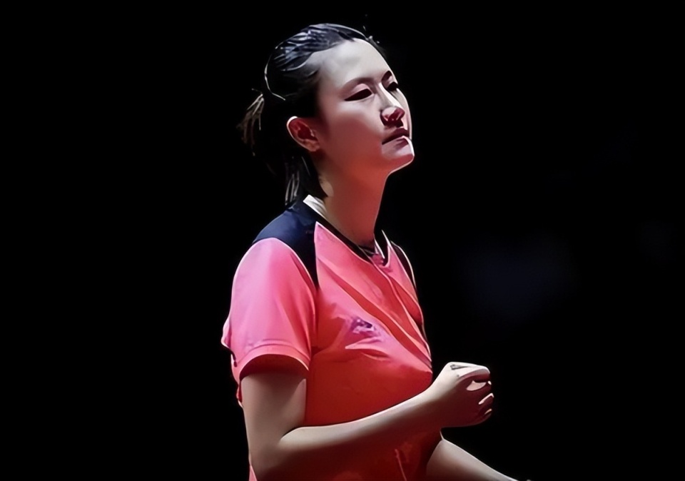 丁宁是我国著名的乒乓球运动员,多次获得世界大赛的冠军,包括奥运金牌